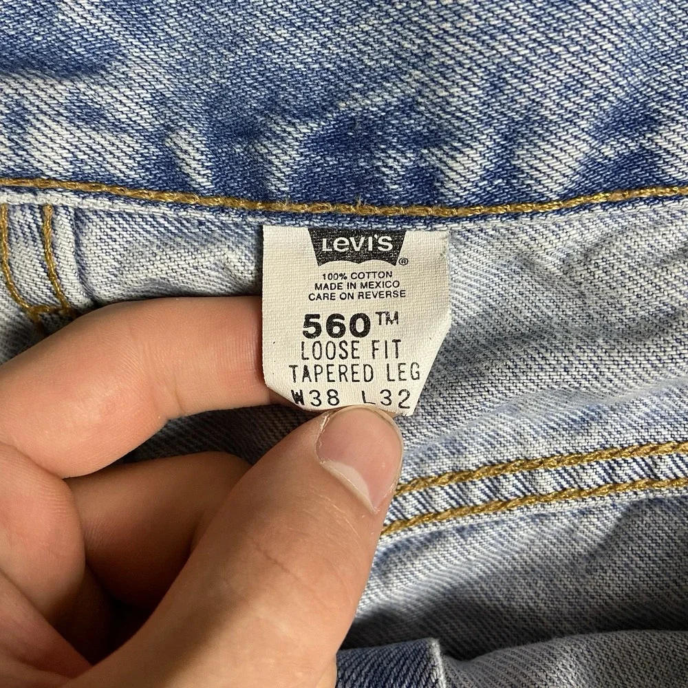 Vintage 90s Levi's 560 Jeans Size 38x32 Blue Denim Light Wash Loose Fit Tapered